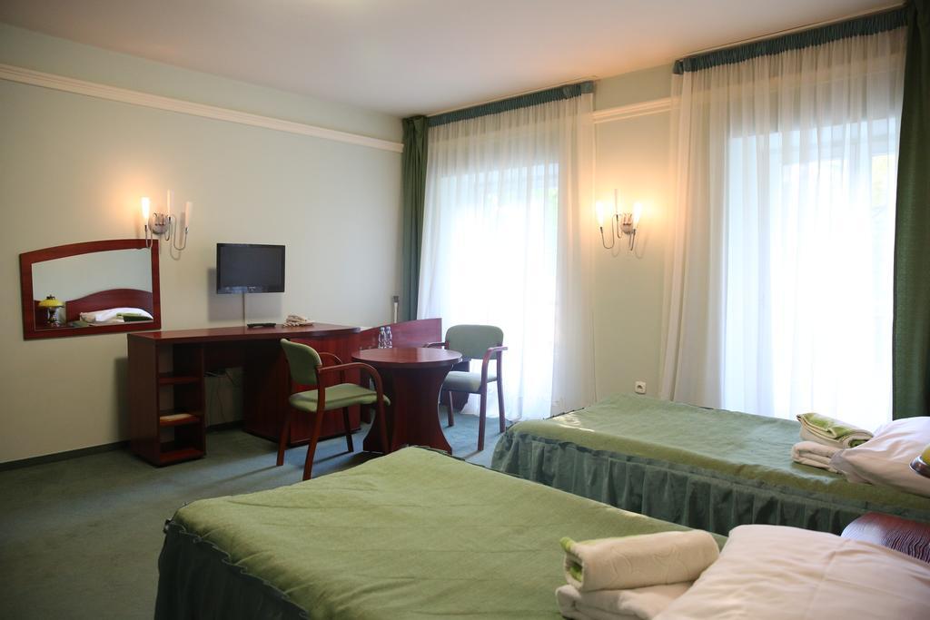 Roskosz Zespol Dworsko Parkowy Bed and Breakfast Biała Podlaska Exteriör bild