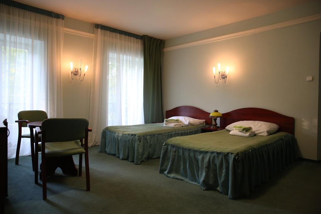 Roskosz Zespol Dworsko Parkowy Bed and Breakfast Biała Podlaska Exteriör bild