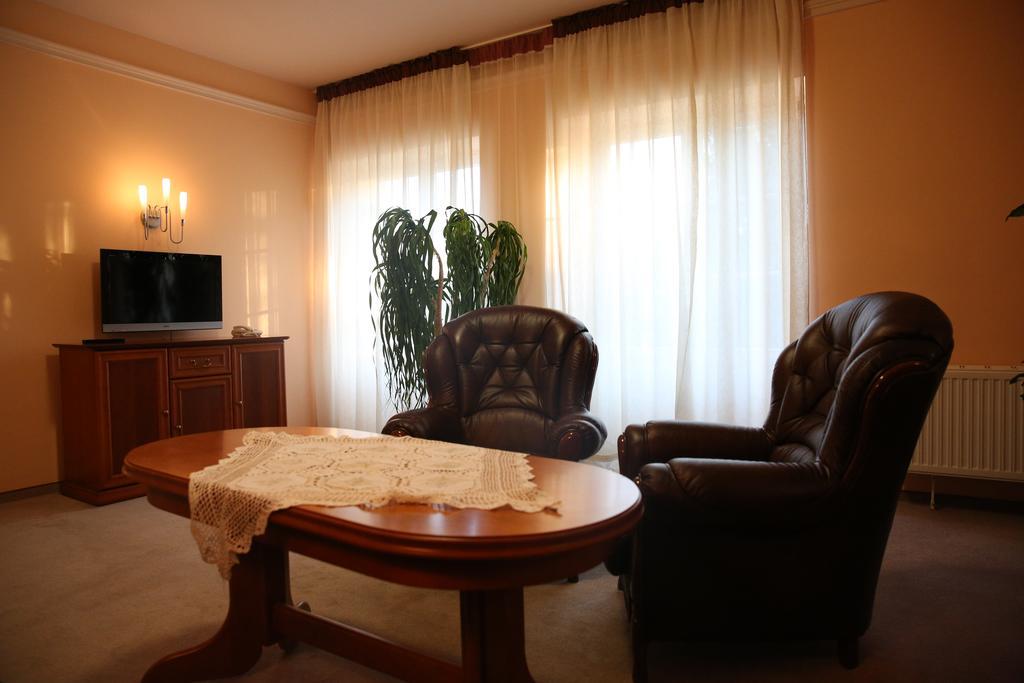 Roskosz Zespol Dworsko Parkowy Bed and Breakfast Biała Podlaska Exteriör bild