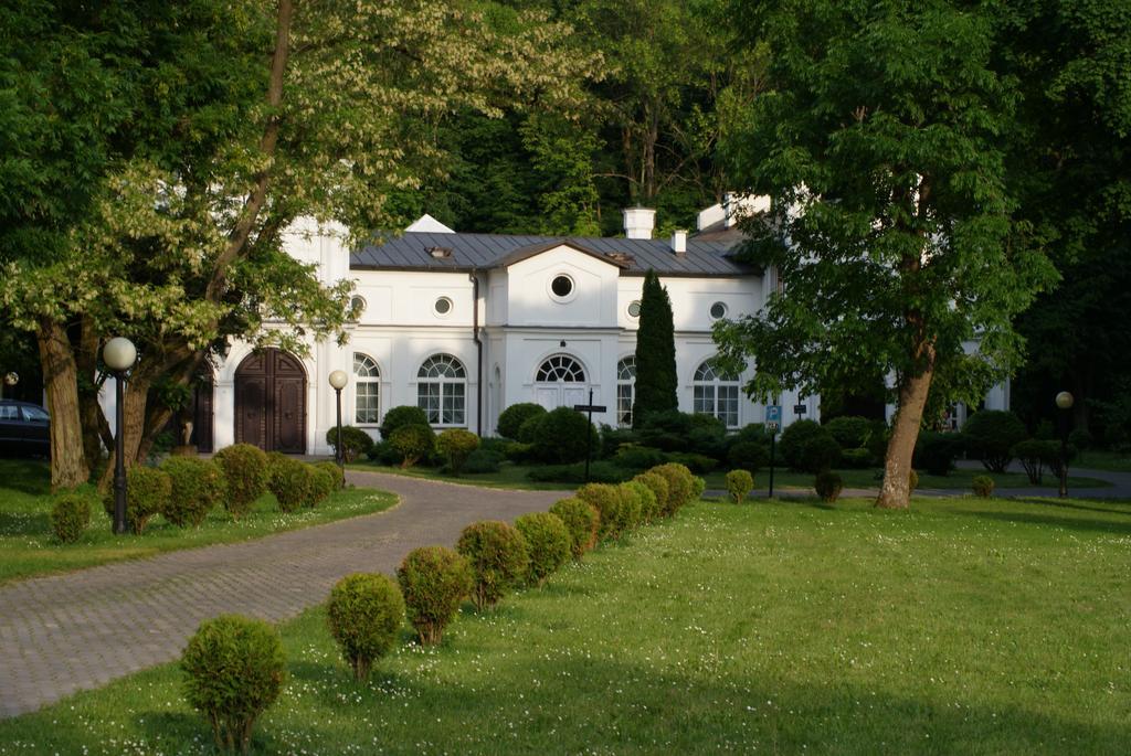 Roskosz Zespol Dworsko Parkowy Bed and Breakfast Biała Podlaska Exteriör bild